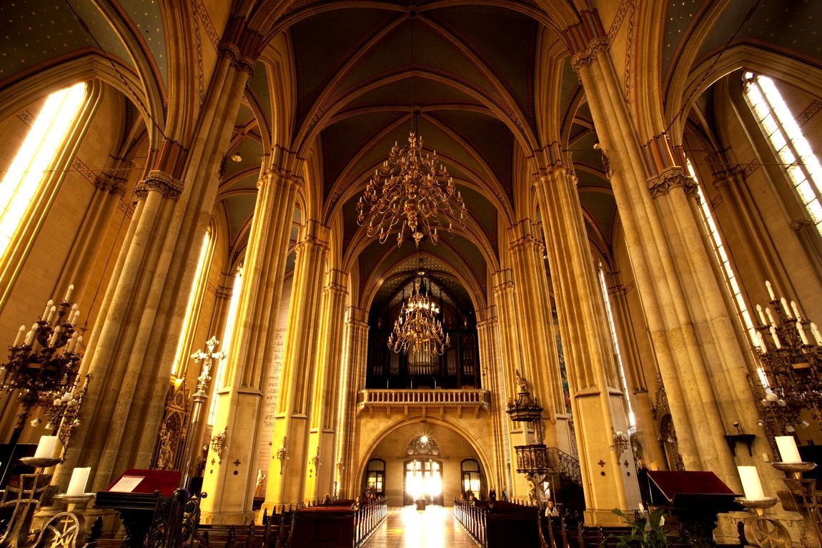 lusteri u Zagrebačkoj katedrali