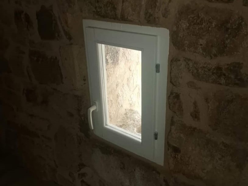 prozor tvrđava klis