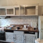 Proces renoviranja komode u kuhinju