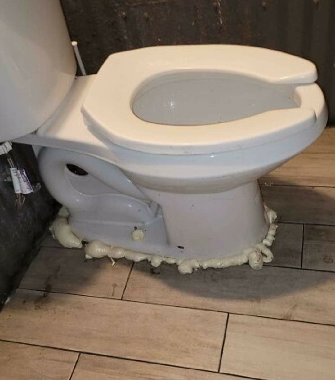 loše postavljen wc