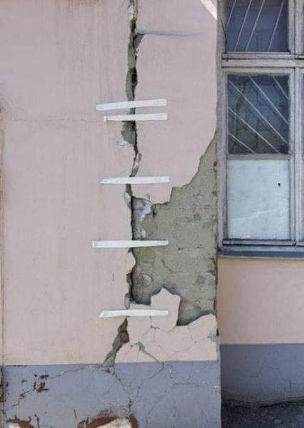 loše popravljen zid