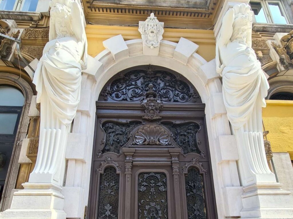 Dovršena restauracija portala Palače Ploech