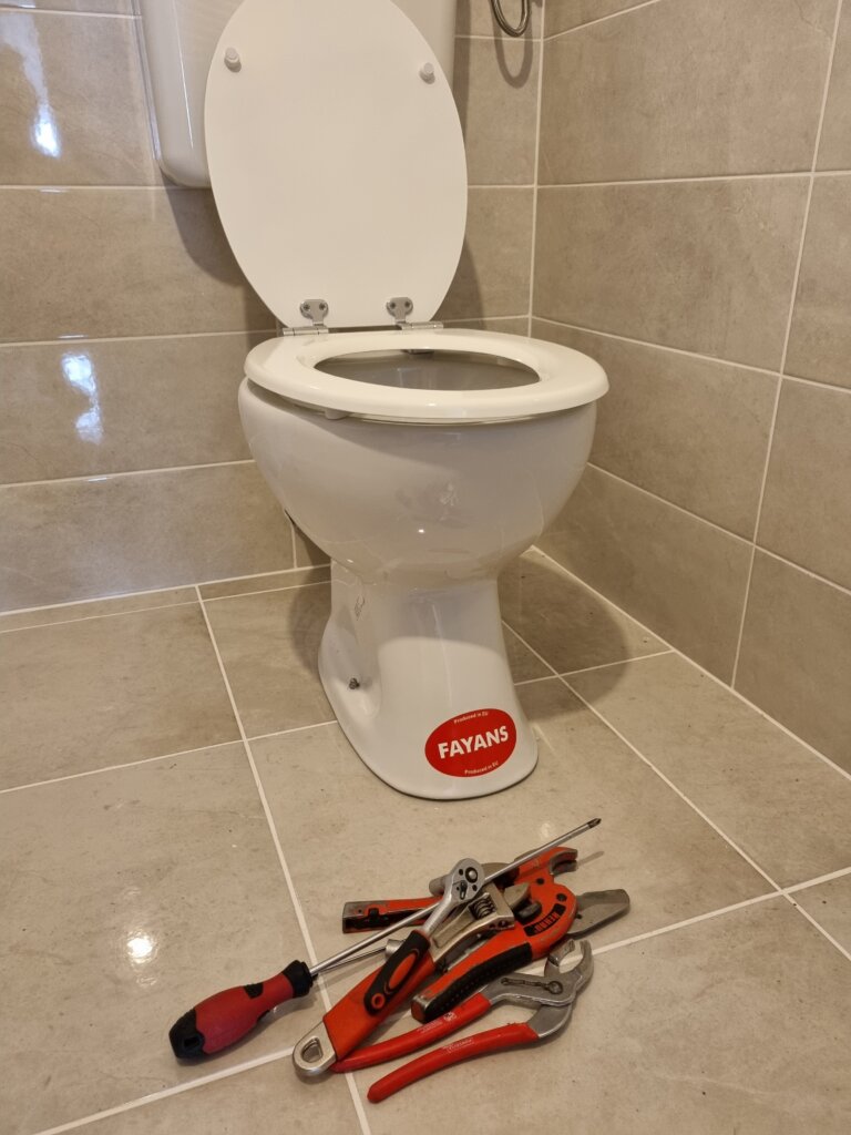 montaža wc školjke