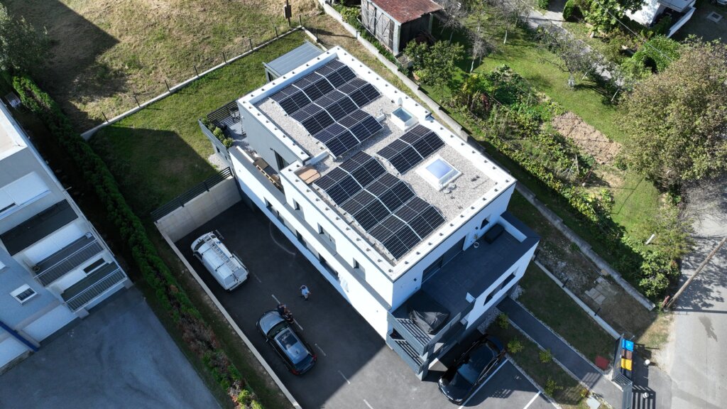 stambena zgrada s 4 solarne elektrane