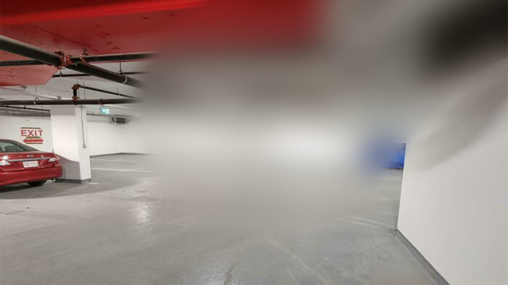 Vodovodna cijev u garaži blur