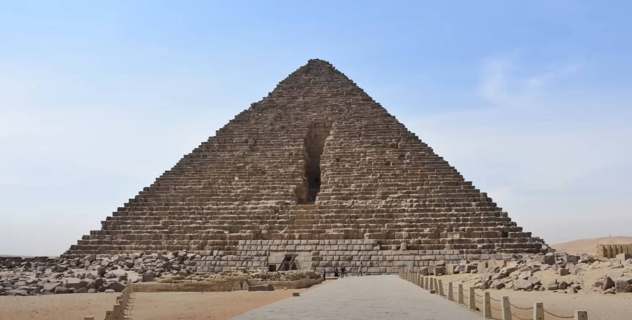 Obnova Mikerine piramide