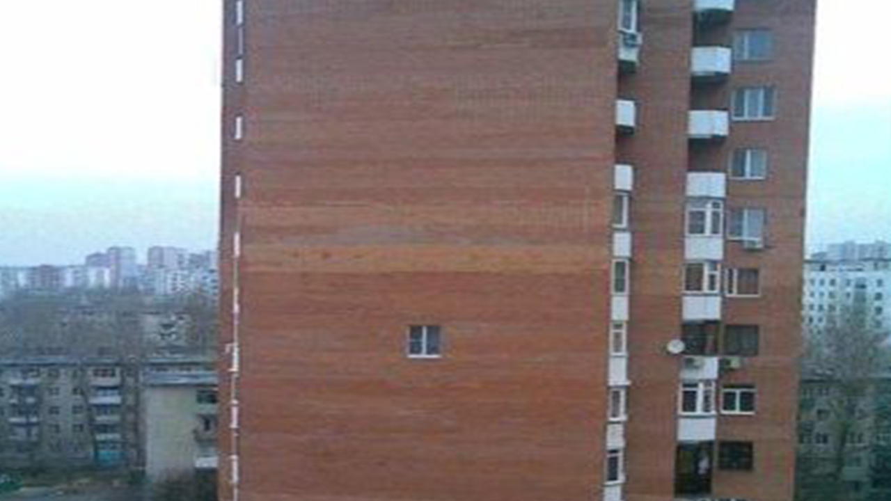 Usamljeni prozor na zgradi