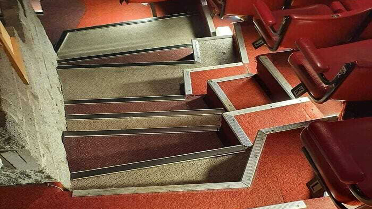 Nespretne stepenice u kinu