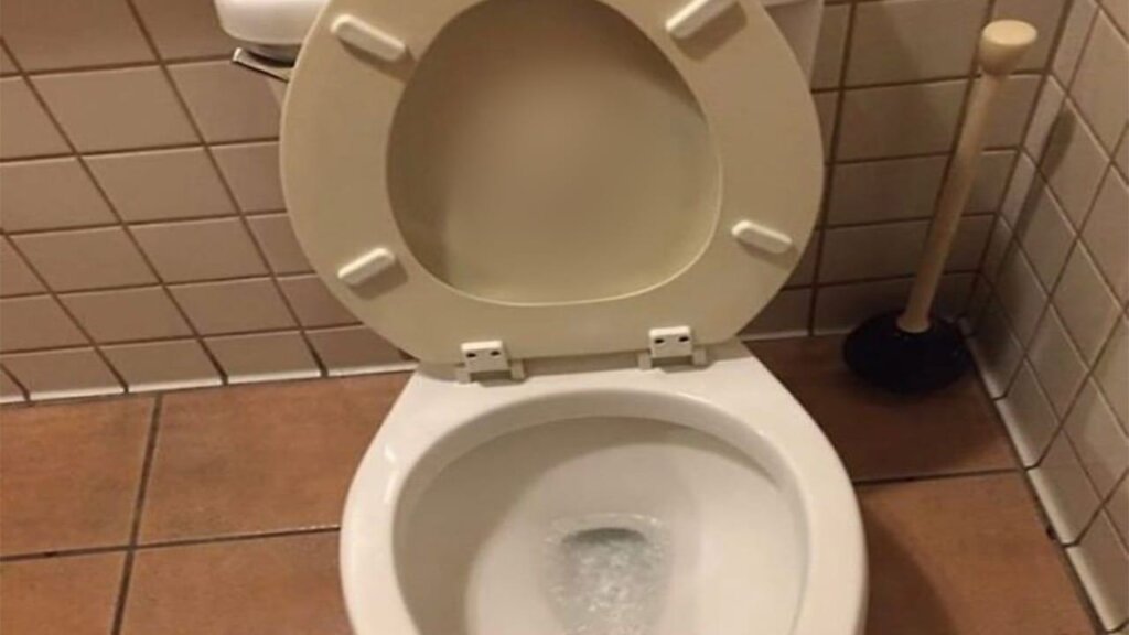 WC školjka s utičnicama blur