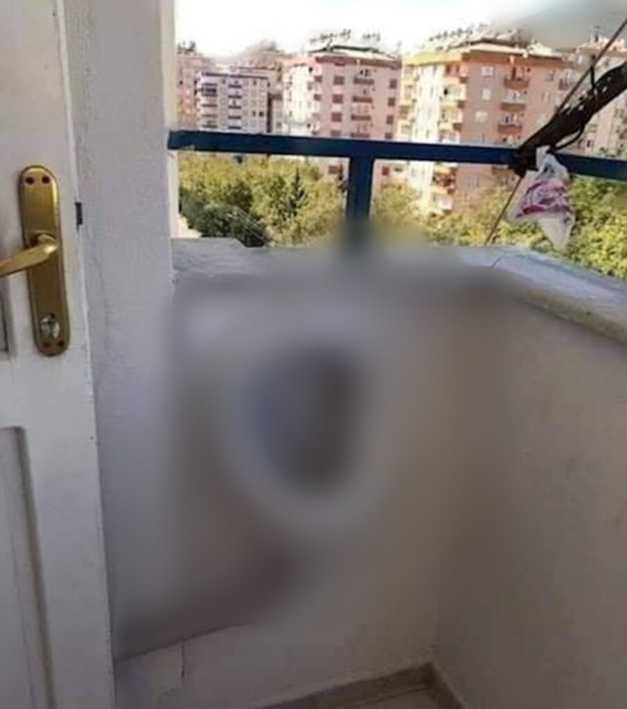 pisoar na balkonu