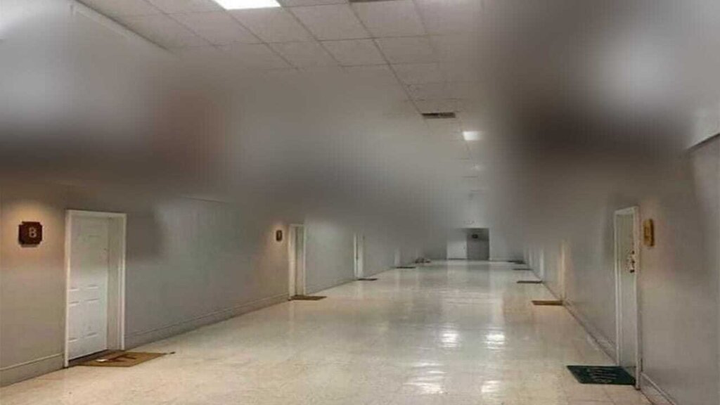 Balkoni s unutarnje strane zgrade blur