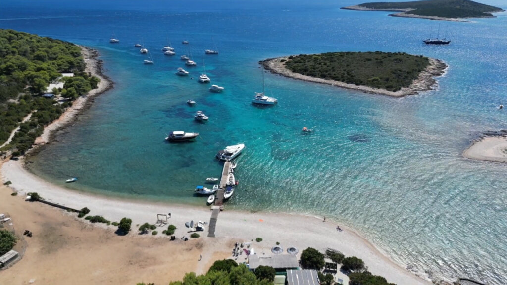 Tirkizna laguna na otoku Veli Budihovac