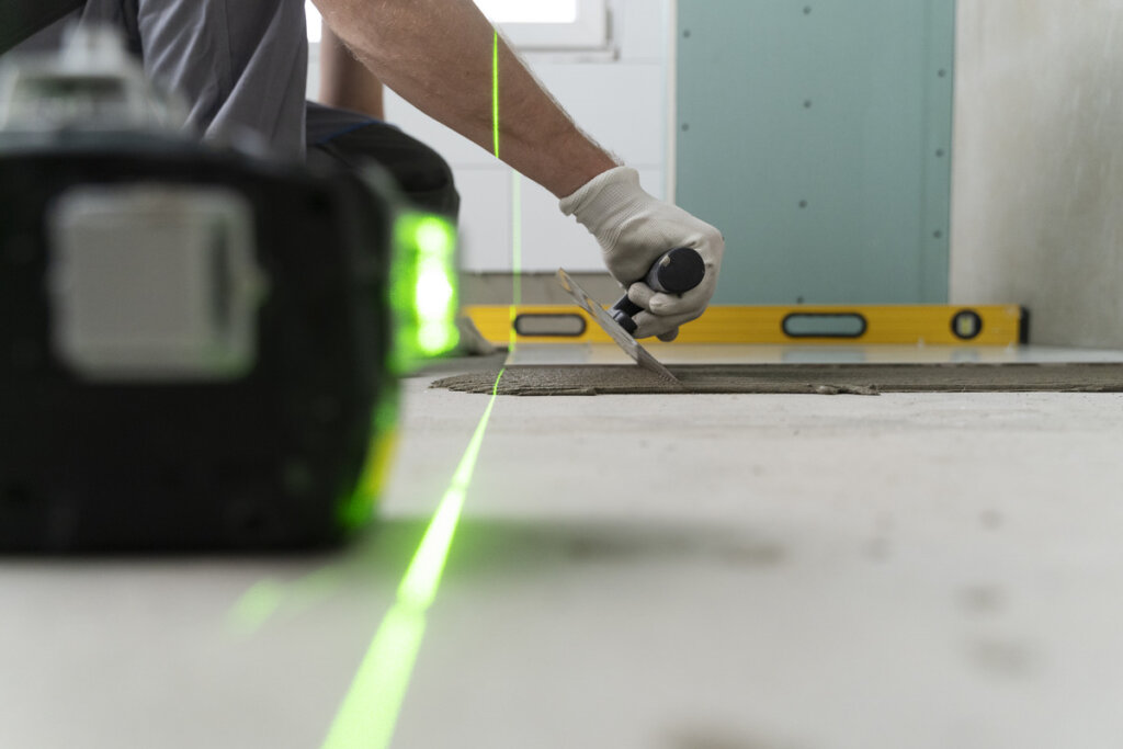 nivelacijski laser