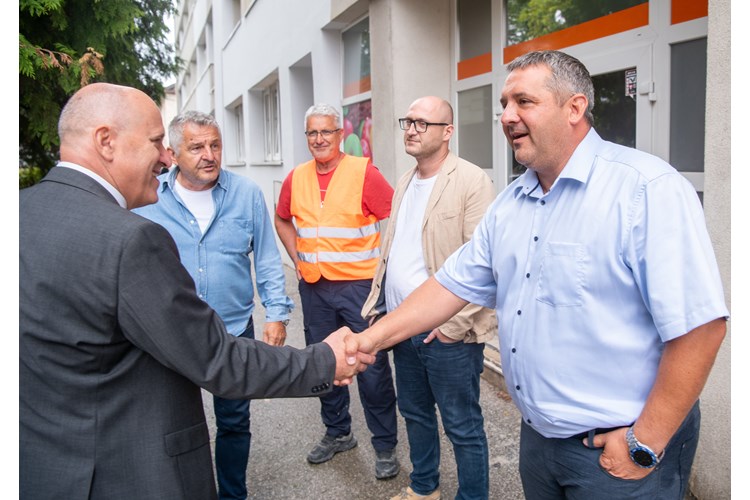 useljenje zgrada lekenik