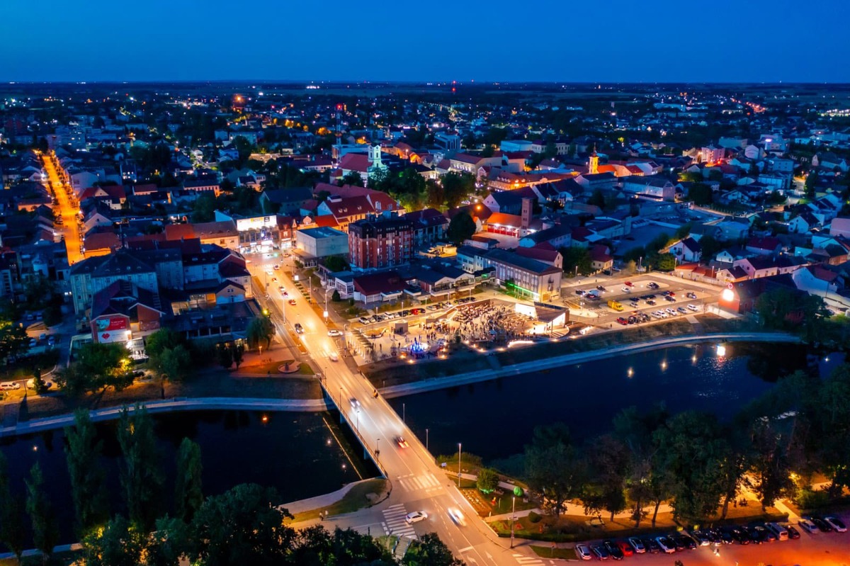 Trg Vinkovačkih jeseni