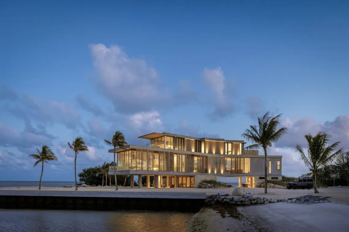 Van der Vlugt Residence