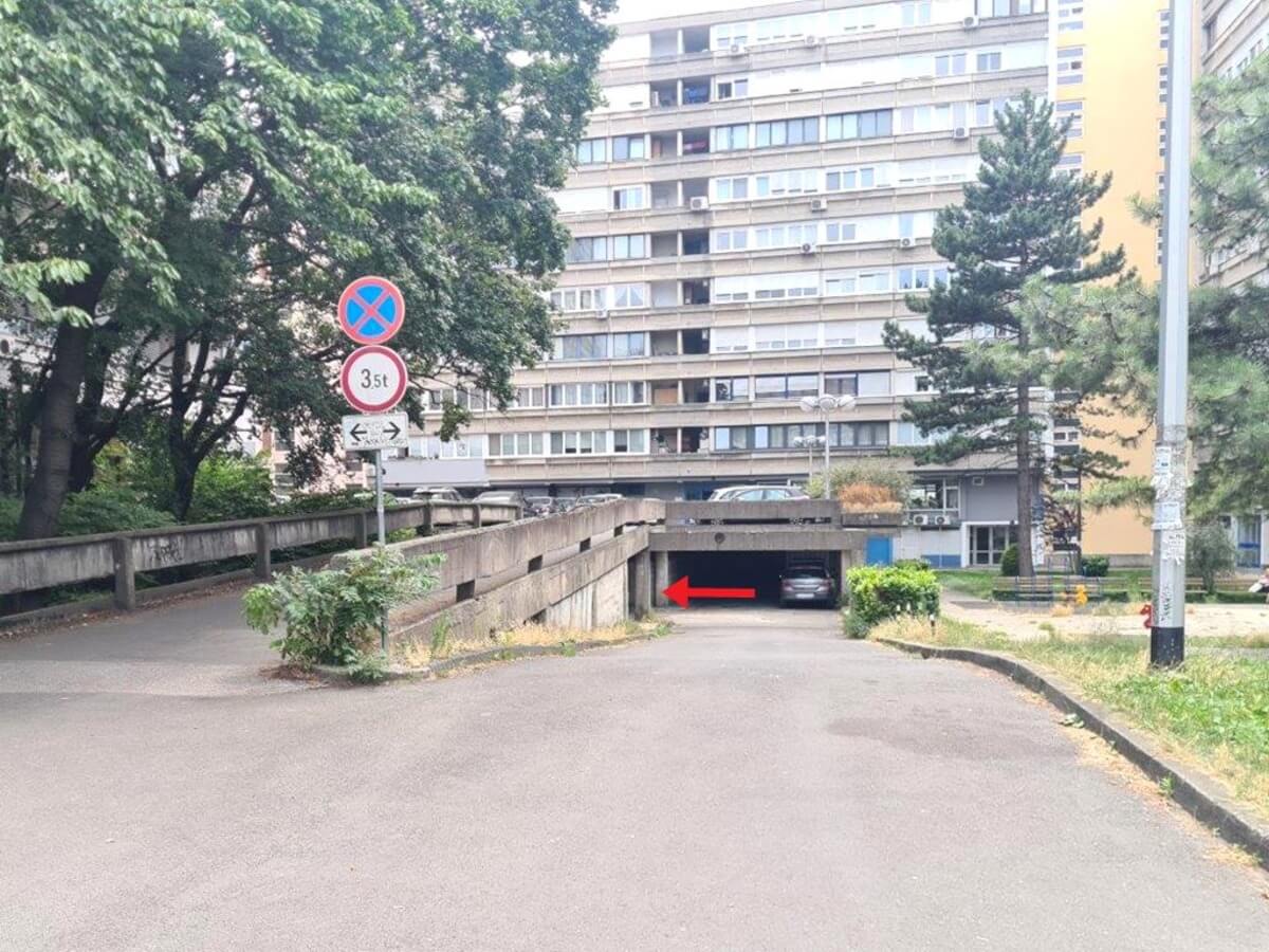 garaža u Gruškoj
