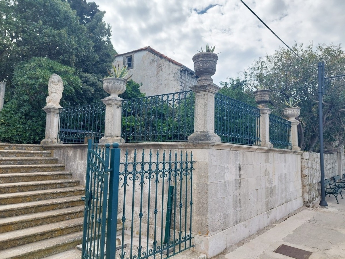 perivoj Đorđić-Mayneri, Lopud