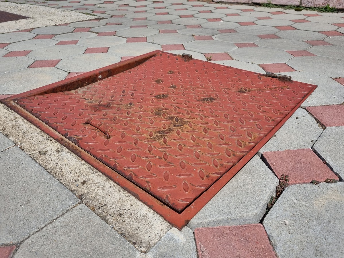 zamjena šaht poklopca