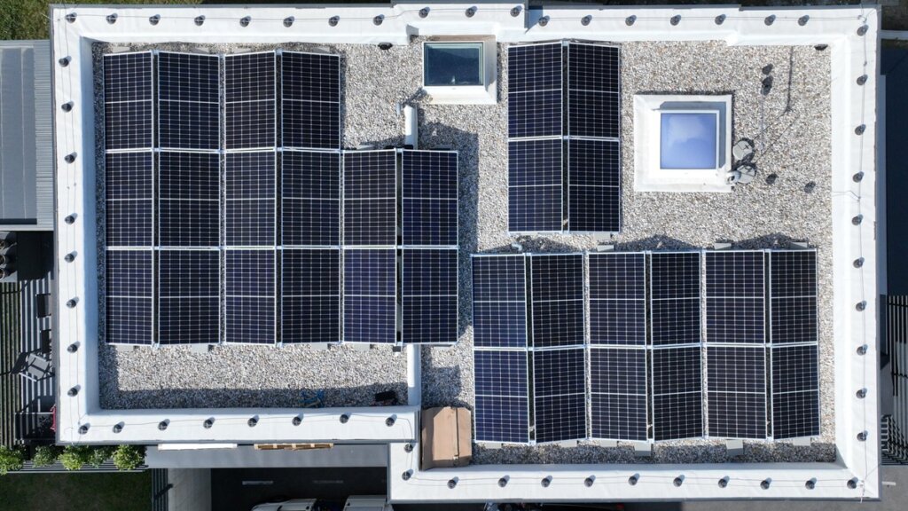 stambena zgrada s solarnom elektranom