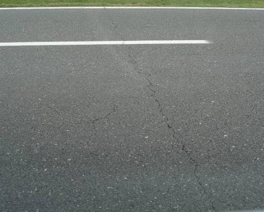 poprečne pukotine na savitljivoj podlozi