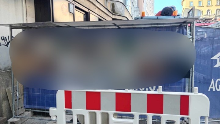 Foto: Kad bauštelci imaju empatije prema poštaru