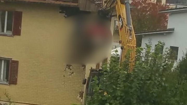 Foto: Kad radnici nisu usklađeni na gradilištu, svako rješenje je dobro