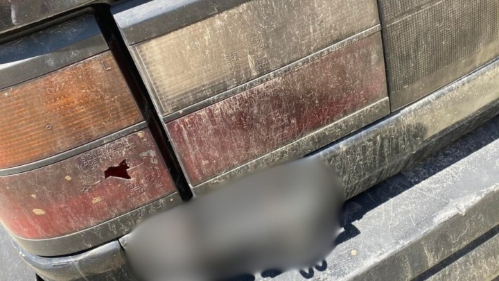 Foto: Automobil zbog kvara dobio modni dodatak