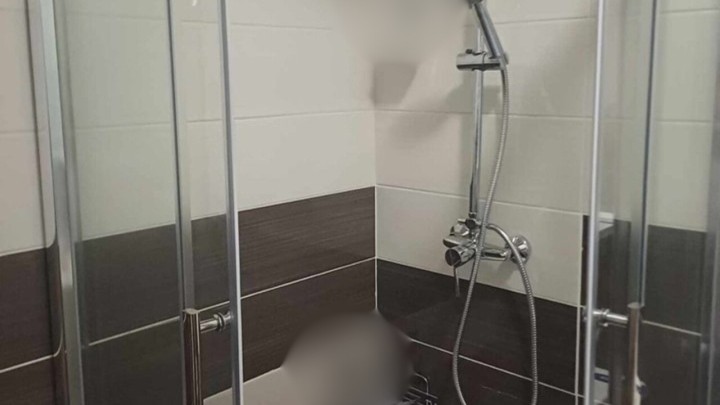 Foto: Nijedan vodoinstalater neće se 'petljati' sa strujom, zar ne?