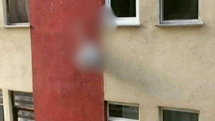 Foto: Kako bi Zakona o upravljanju i održavanju zgrada tretirao ovu pojavu na pročelju?