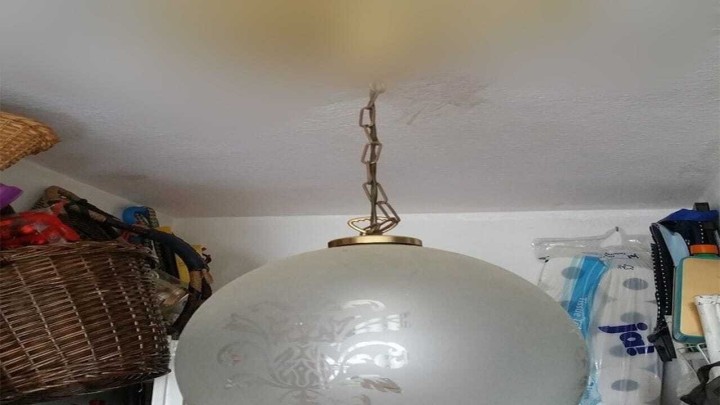 Foto: Ovakvo pričvršćivanje lustera s razlogom nije opcija