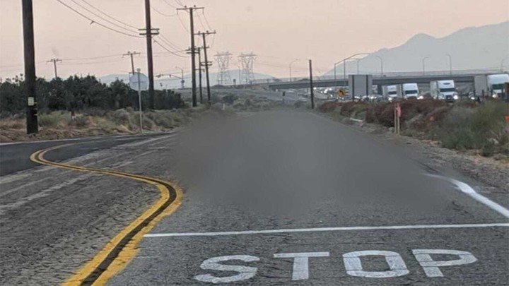 Foto: Tko je bojao ovu cestu i zašto baš ovako?!