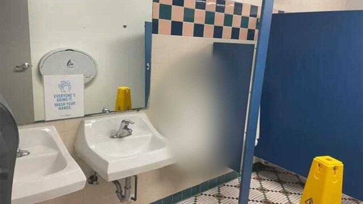 Foto: Ovaj majstor za kupaonice je bio jako praktičan