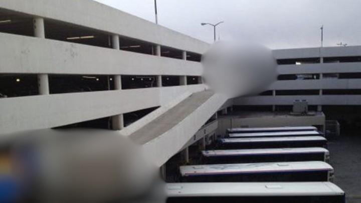 Foto: Trebao je biti uspon u garažu, a sad je...