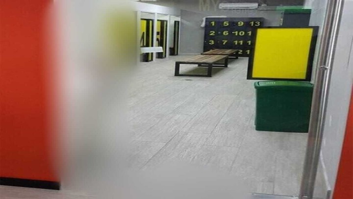 Foto: Ozbiljan propust majstora narušio je diskreciju u svlačionici