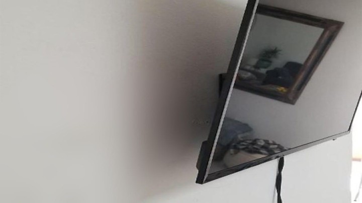 Foto: Račun za montiranje televizora bio bi puno manji da si majstor nije dao posla