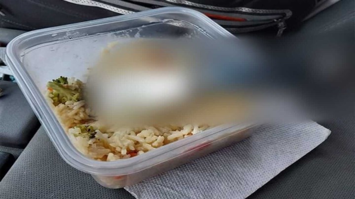 Foto: Kada majstor na pauzi nema pribora za jelo