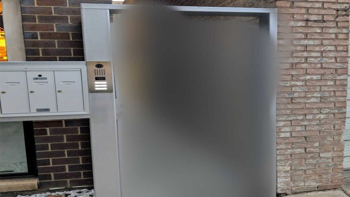 Foto: Sustav protuprovale koji evidentno ne funkcionira zbog dvorišnih vrata