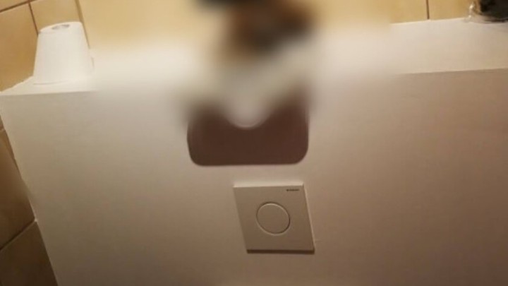 Foto: Ovakav dodatak ugrađen u javni WC još niste vidjeli!