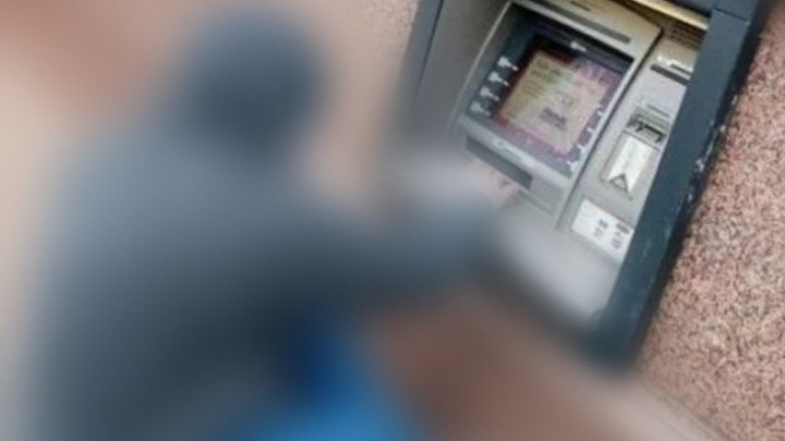 Foto: Ugradnja bankomata koji ne može koristiti svatko