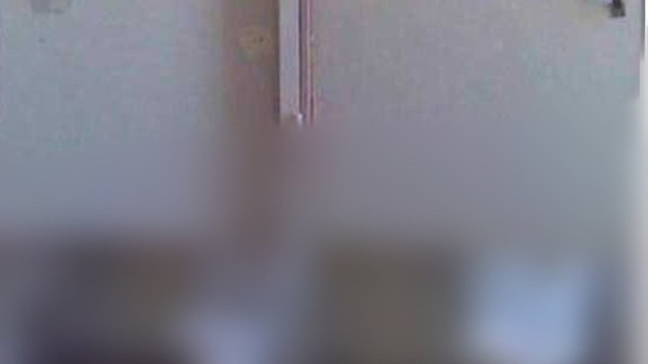 Foto: Potpuni promašaj ugradnje vrata u javnom toaletu