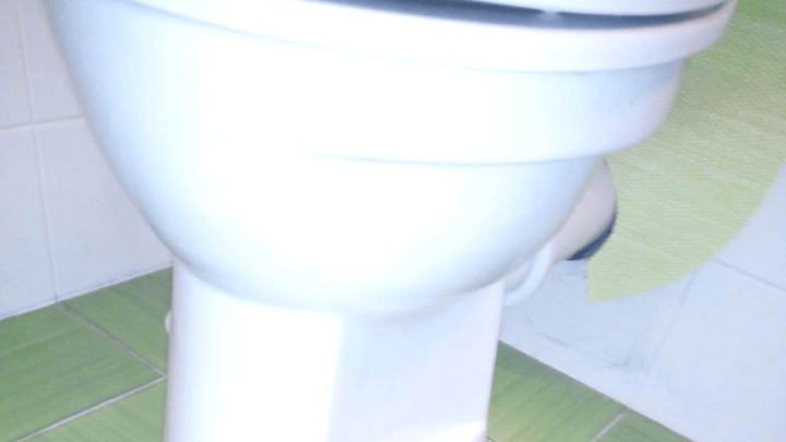 Foto: 'Lebdeća' wc školjka - ovo se dogodi kad ne izmjerite dobro prostor