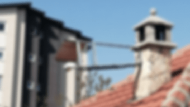 Foto: Ovo još nismo vidjeli, tko bi se sjetio postaviti ljestve na dimnjak?