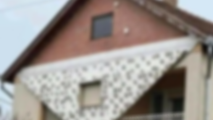 Foto: Fasada na kući se 'odlijepila' u komadu, je li ovo realno?