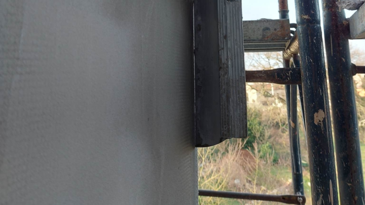 Foto: Ovaj zidar sigurno ne zna što je 'vaservaga', golim okom se vidi koliko je zid neravan