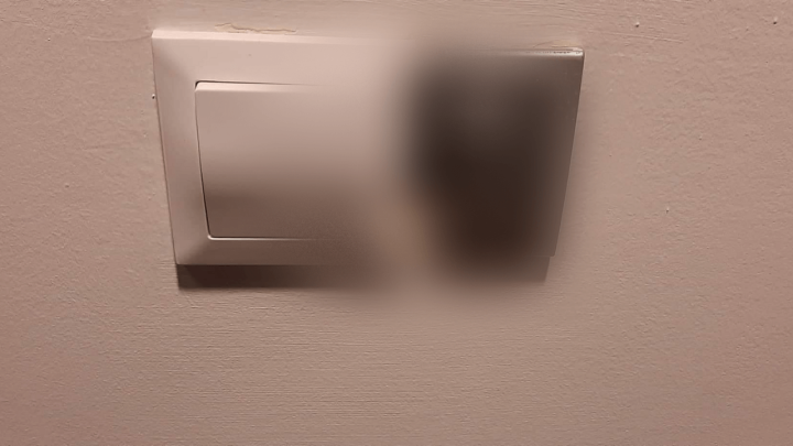 [FOTO] Kad jedan nije dovoljan: Zašto bi netko ovako postavio prekidače?