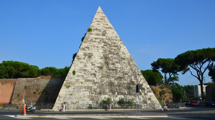 [FOTO] Jeste li znali da i Rim ima svoju piramidu?