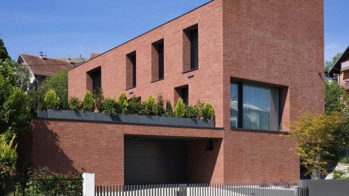 Na Medvednici podigli modernu varijantu kuće za više generacija koja se lako dijeli na tri stana