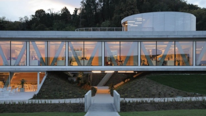 Poslovna zgrada 'levitira' na rubu zagorske šume, pravi je raj, nema tko ovdje ne bi radio!