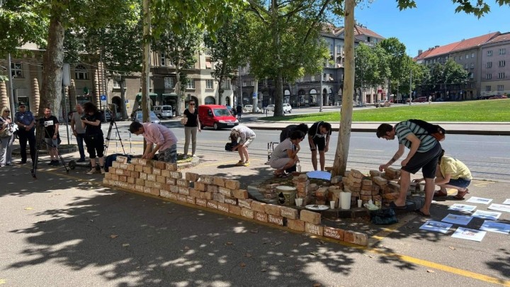 [FOTO] Gradili zid ispred središnjice HDZ-a: Počela obnova